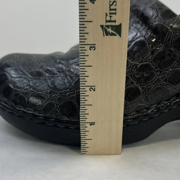 BOC Born Concept Womens Size 7 Gray Croc Faux Leather Peggy Slip On Clogs Shoes - Picture 14 of 15